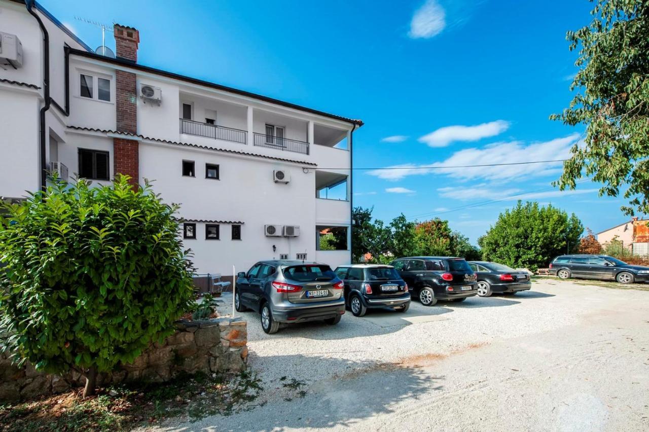 Apartments Nikval روفينج المظهر الخارجي الصورة